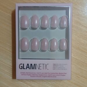 NIB Glamnetic Press On Nails In Short Oval Pink